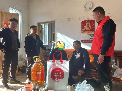 走访慰问困难群众 (1).jpg